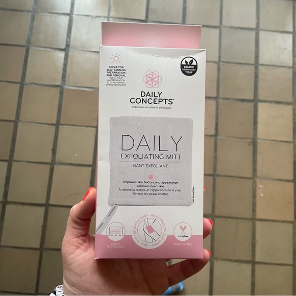 Daily Concepts Daily Exfoliating Mitts - unopened NWT NIB - Picture 3 of 9